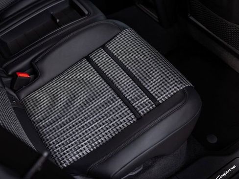 New 2026 Porsche Cayenne GTS image 40