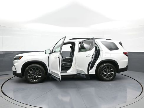 Used 2024 Honda Pilot Elite image 45
