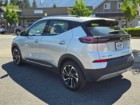 Used 2023 Chevrolet Bolt EUV Premier w/ Sun & Sound Package FWD image 7