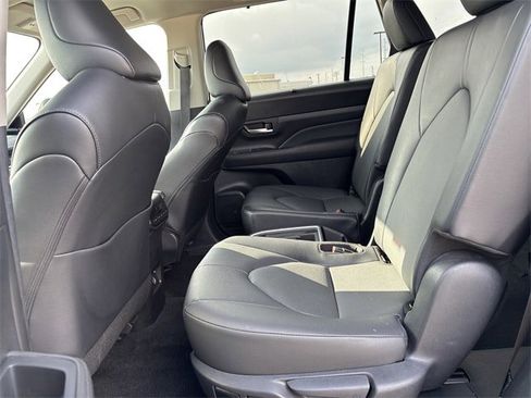 Used 2025 Toyota Grand Highlander LE image 13