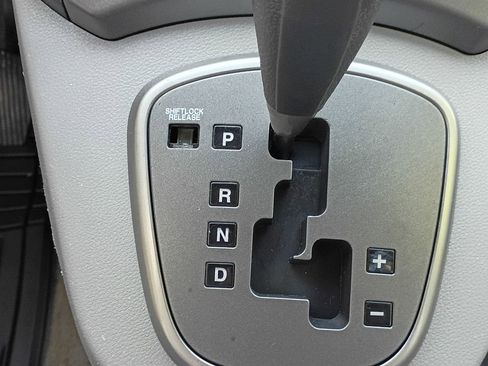 Used 2007 Kia Rondo LX FWD image 20