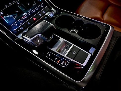 Used 2021 Audi Q7 3.0T Premium image 36