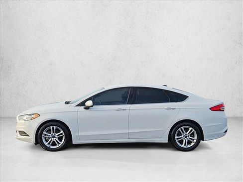 Used 2018 Ford Fusion SE w/ Fusion SE Technology Package image 9