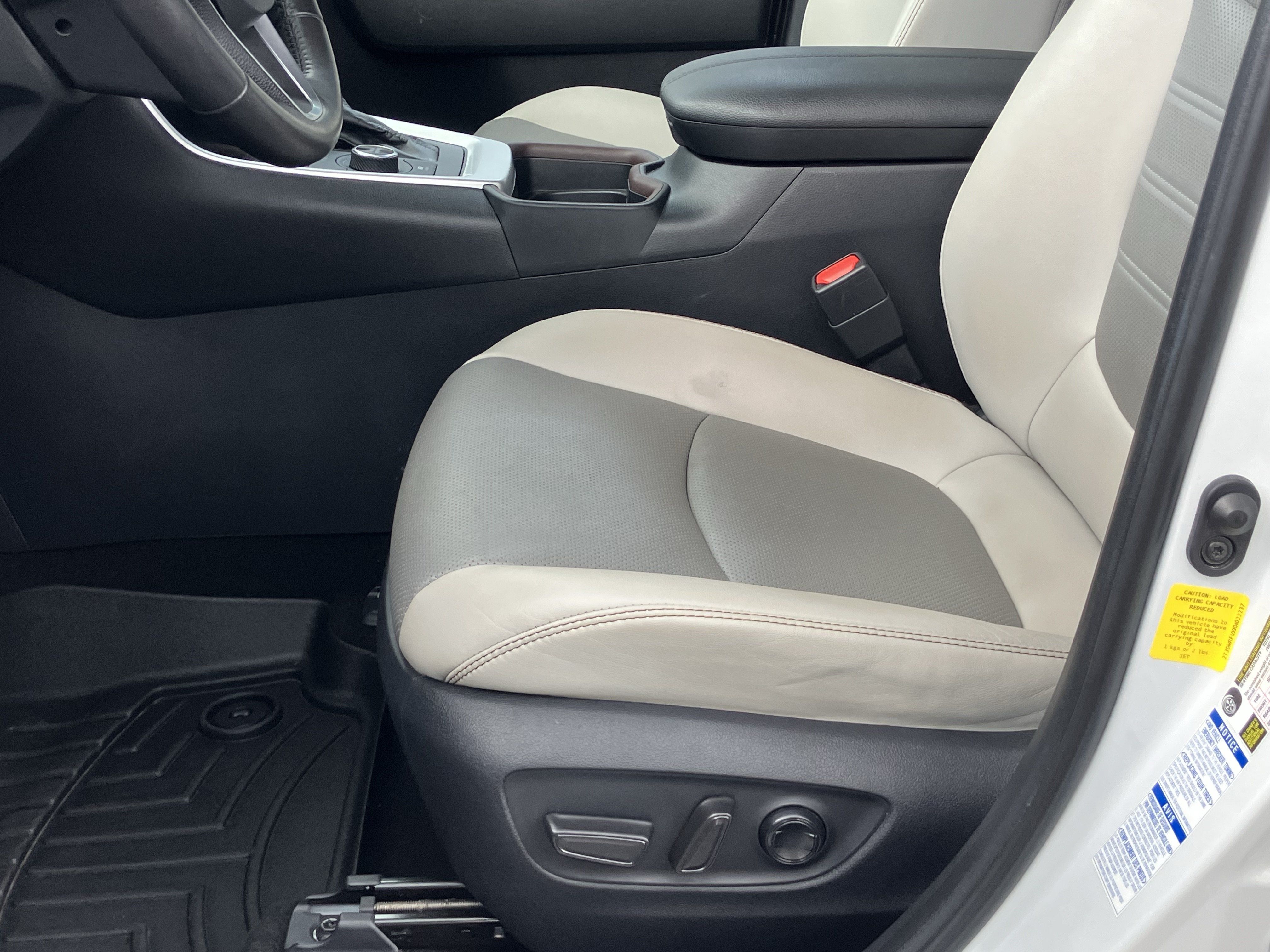 Used 2019 Toyota RAV4 Limited w/ Limited Grade Weather Package AWD/4WD image 17