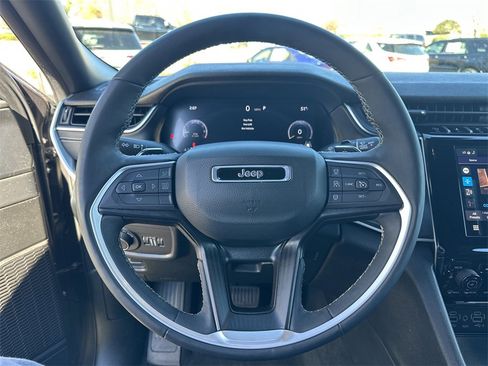 Used 2024 Jeep Grand Cherokee L Laredo image 11