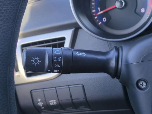 Used 2017 Hyundai Elantra GT image 24