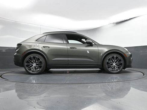 Certified 2024 Porsche Macan 4 Electric image 30
