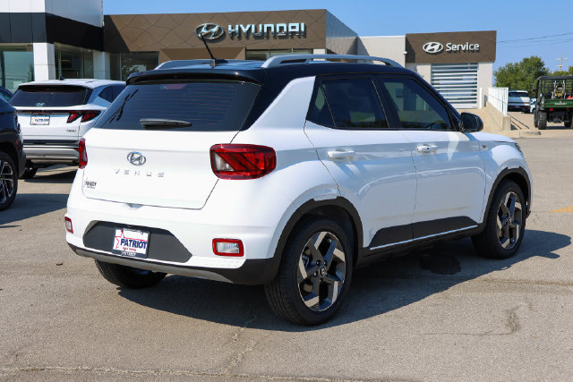 New 2026 Hyundai Venue SEL FWD image 3