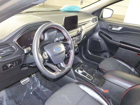 Used 2024 Ford Escape ST-Line image 2