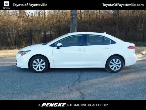 Used 2023 Toyota Corolla LE image 2