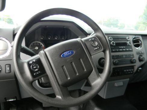 Used 2016 Ford F250 XLT w/ Advanced Security Group image 8