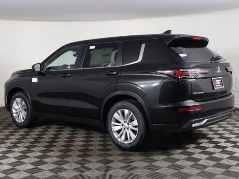 New 2026 Mitsubishi Outlander ES FWD image 8