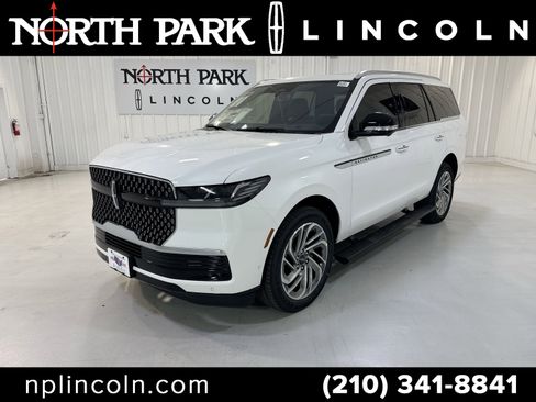 New 2025 Lincoln Navigator Reserve image 1