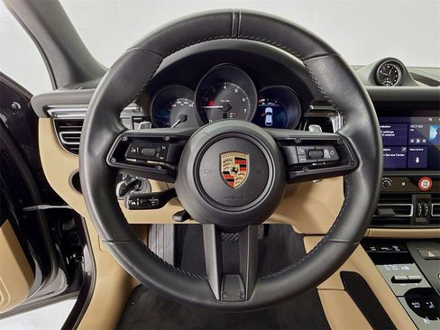 Used 2025 Porsche Macan image 15