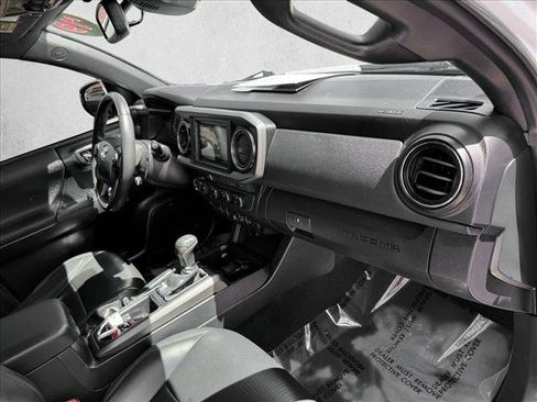 Certified 2019 Toyota Tacoma TRD Off-Road AWD/4WD image 21