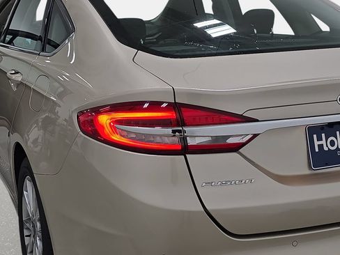 Used 2017 Ford Fusion SE w/ Fusion SE Technology Package FWD image 33