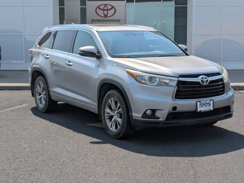Used 2015 Toyota Highlander XLE AWD/4WD image 1