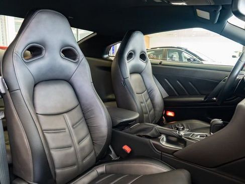 Used 2020 Nissan GT-R Premium w/ Premium Interior Package image 19