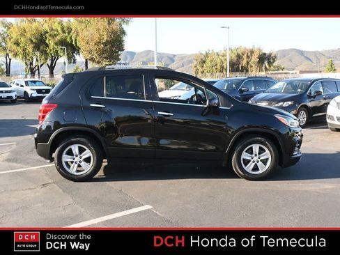 Used 2020 Chevrolet Trax LT w/ LT Convenience Package FWD image 5