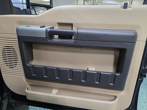 Used 2015 Ford F250 Lariat w/ Lariat Interior Package image 28