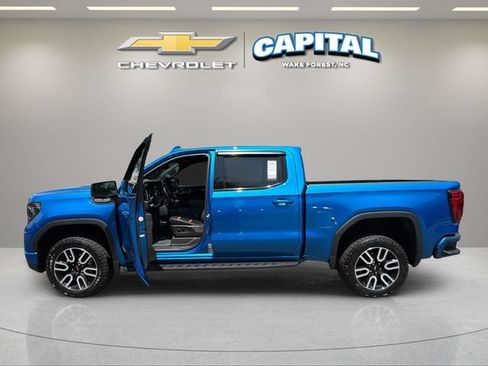 Used 2024 GMC Sierra 1500 AT4 w/ Technology Package AWD/4WD image 9