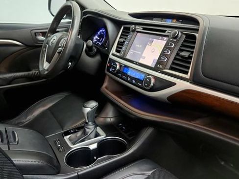 Used 2015 Toyota Highlander Limited Platinum FWD image 36