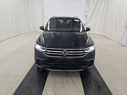 Used 2023 Volkswagen Tiguan SEL R-Line AWD/4WD image 2