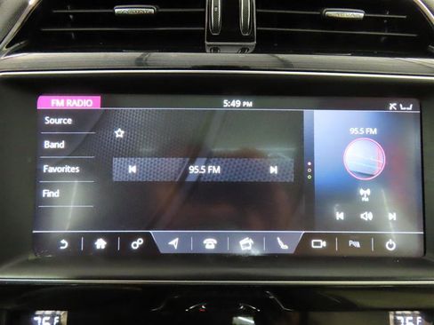 Used 2020 Jaguar F-PACE Premium image 25