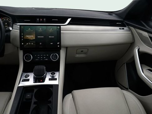 Used 2025 Jaguar F-PACE R-Dynamic S image 23