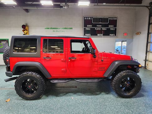 Used 2017 Jeep Wrangler Unlimited Sport w/ Connectivity Group image 5