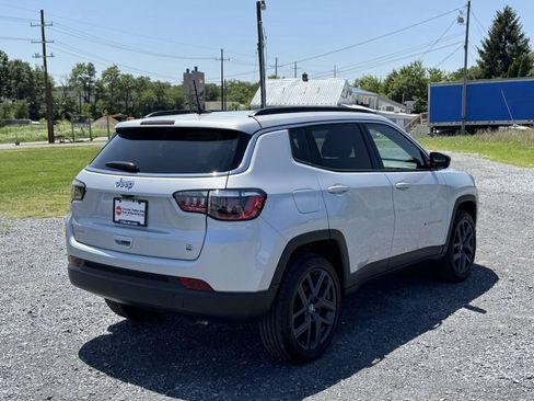 New 2026 Jeep Compass Latitude AWD/4WD image 20
