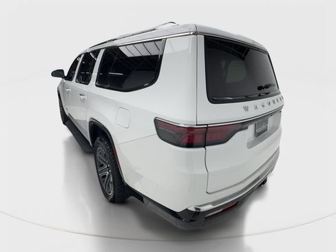 Used 2024 Jeep Wagoneer L Series II RWD image 7
