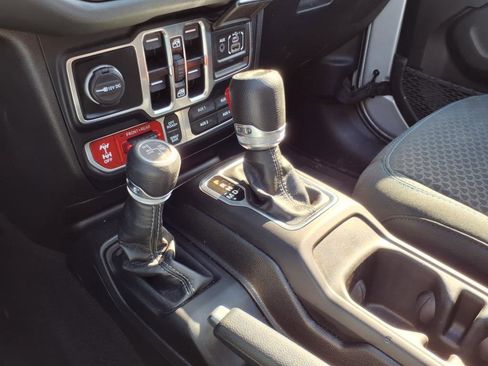 Used 2024 Jeep Wrangler Unlimited Rubicon 4xe image 16