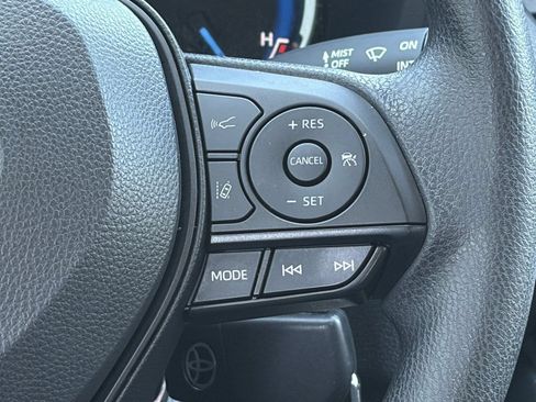 Used 2025 Toyota RAV4 LE AWD/4WD image 26
