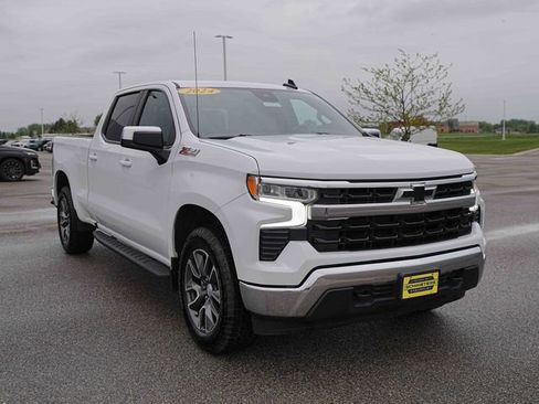 Used 2024 Chevrolet Silverado 1500 LT AWD/4WD image 3