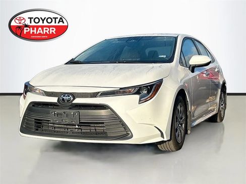 Used 2025 Toyota Corolla LE image 1