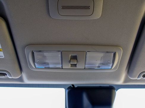 Used 2024 Nissan Frontier SV RWD image 18
