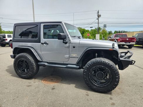 Used 2013 Jeep Wrangler Sahara w/ Connectivity Group AWD/4WD image 20