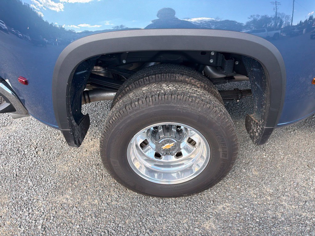 Used 2026 Chevrolet Silverado 3500 LT w/ Safety Package AWD/4WD image 9