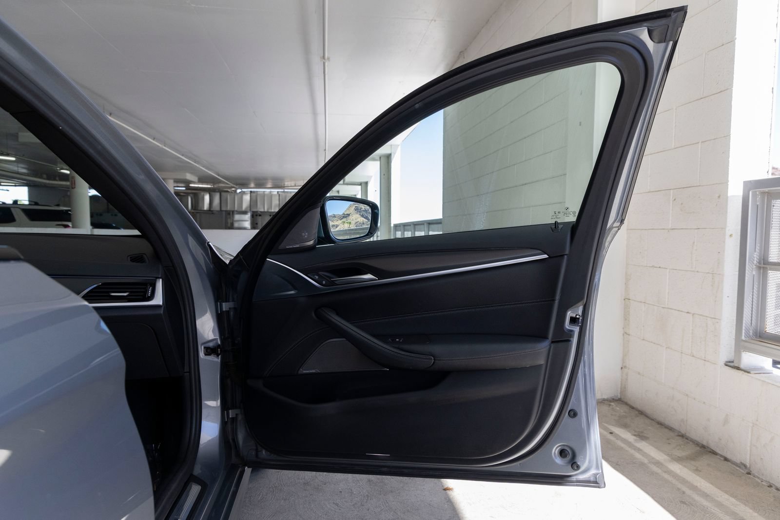 Used 2023 BMW 540i w/ M Sport Package RWD image 24