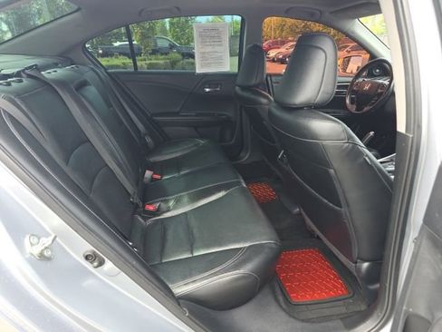 Used 2017 Honda Accord Touring image 10