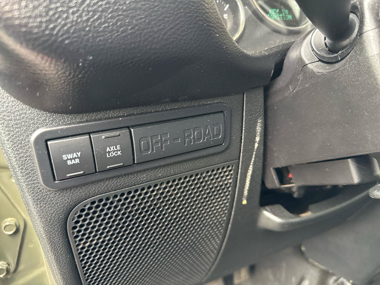 Used 2015 Jeep Wrangler Unlimited Rubicon w/ Connectivity Group AWD/4WD image 11