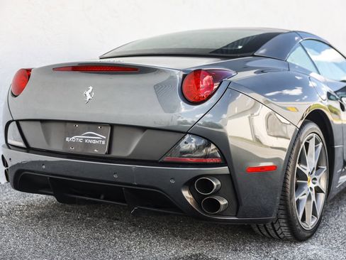 Used 2010 Ferrari California RWD image 8