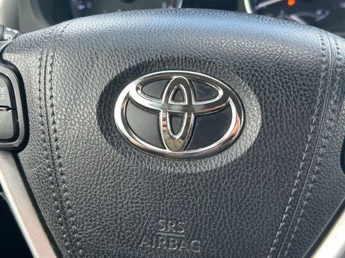 Used 2019 Toyota Highlander XLE FWD image 40