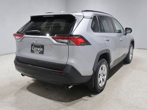 Used 2021 Toyota RAV4 LE AWD/4WD image 2