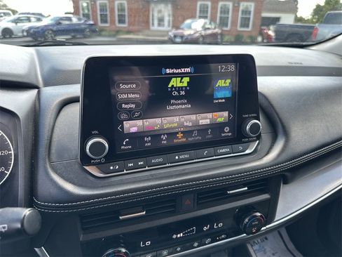 Used 2025 Nissan Rogue SV image 16