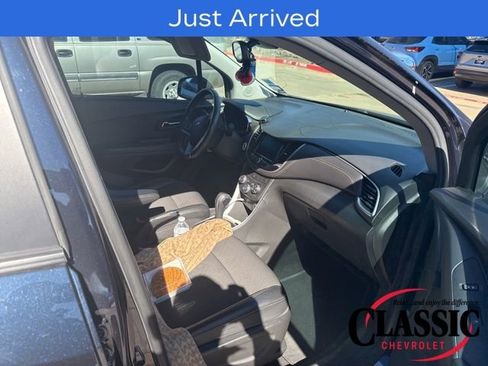 Used 2022 Chevrolet Trax LT w/ LT Convenience Package image 20