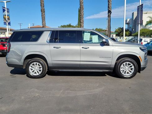 Used 2025 Chevrolet Suburban LT w/ Comfort Package image 30