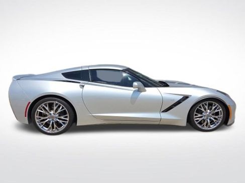 Used 2016 Chevrolet Corvette Stingray Coupe RWD image 9