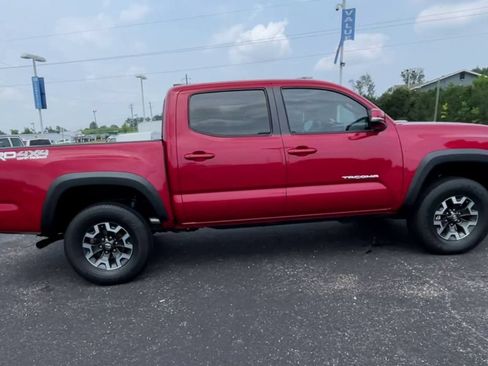 Used 2021 Toyota Tacoma TRD Off-Road w/ TRD Premium Off Road Package AWD/4WD image 9